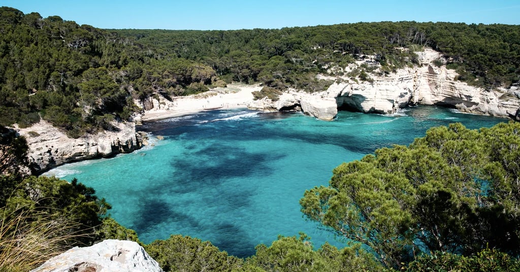 5 playas escondidas para disfrutar en Menorca